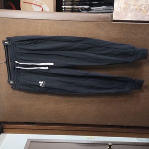 LADIES UNDER ARMOUR CUFFED JOGGERS